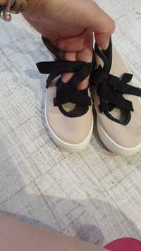 Zara бебешки обувки за малка принцеса