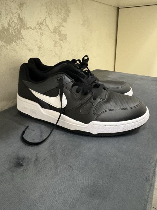 Adidasi nike full force.