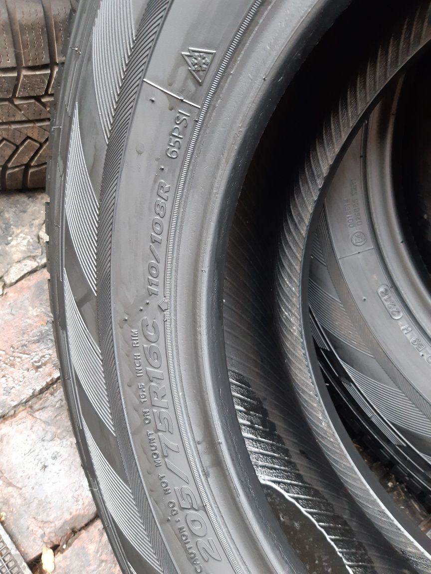 2 anvelope 205/75r16c  marca Hankook an 2018, preț 250 lei bucata