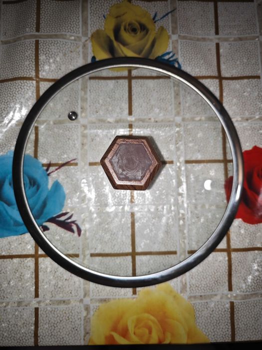 Крышка новая,  станция метро Москва