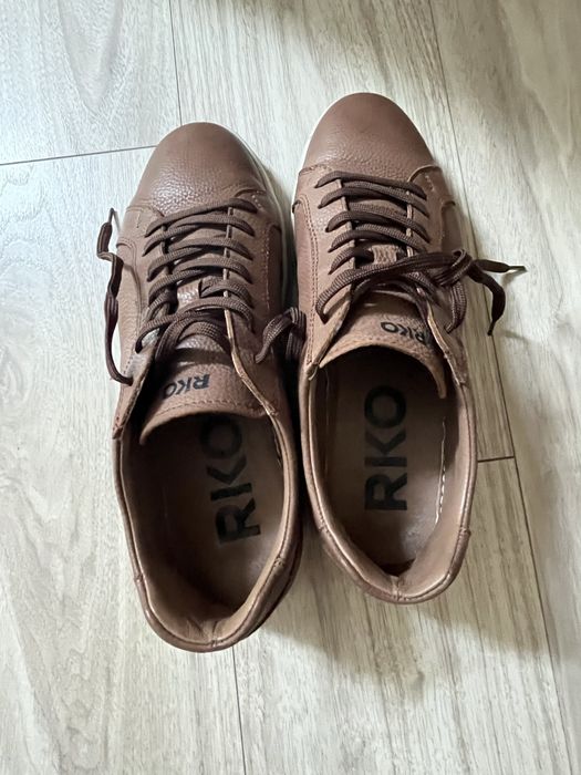 Pantofi de piele cu sireturi