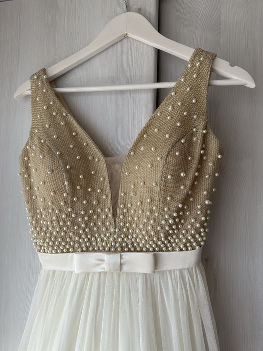 Rochie pentru evenimente marimea M cu perle, stare foarte buna