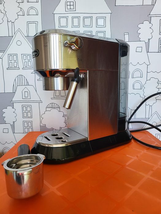 DeLonghi Dedica Делонги Кафемашина с ръкохватка