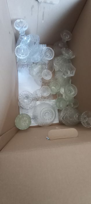 Chini va Xrustalar sotiladi