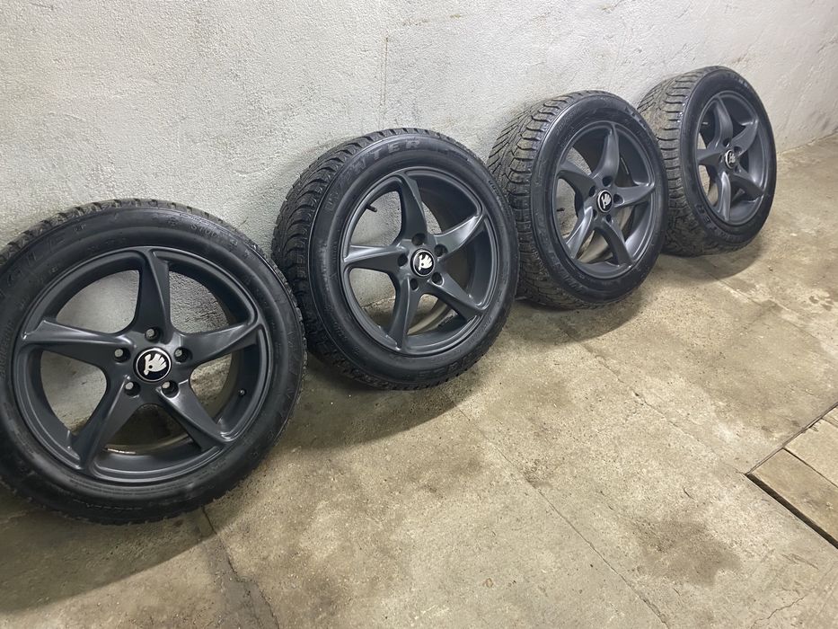 Продам зимние колеса комплект.
