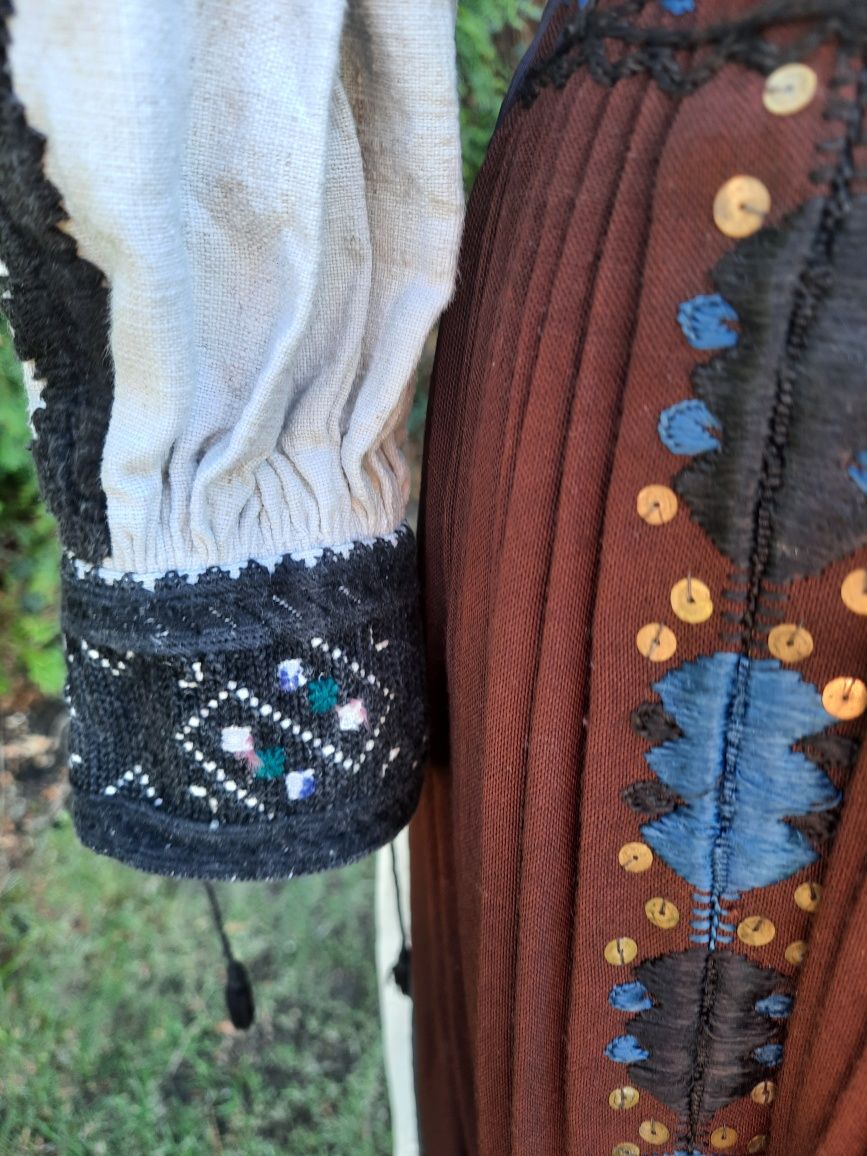 Ie camasa populara traditionala Margau, Calata