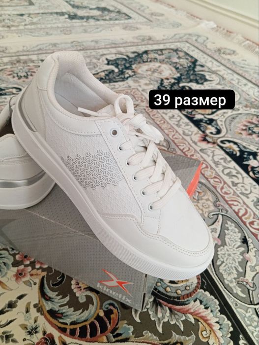 Продается кроссовки