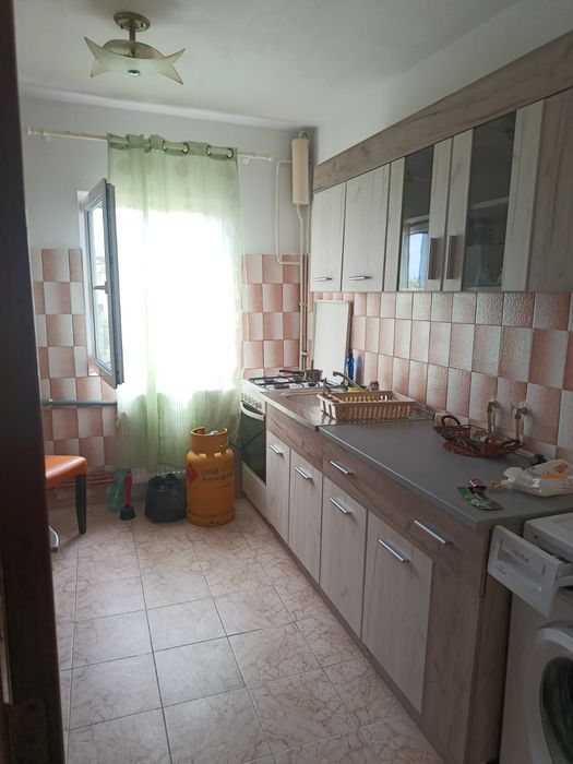 Apartament 2 camere decomandat zona hotel Traian