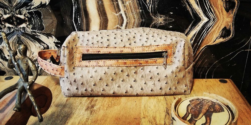 Чантички за тоалетни принадлежности от естествена кожа