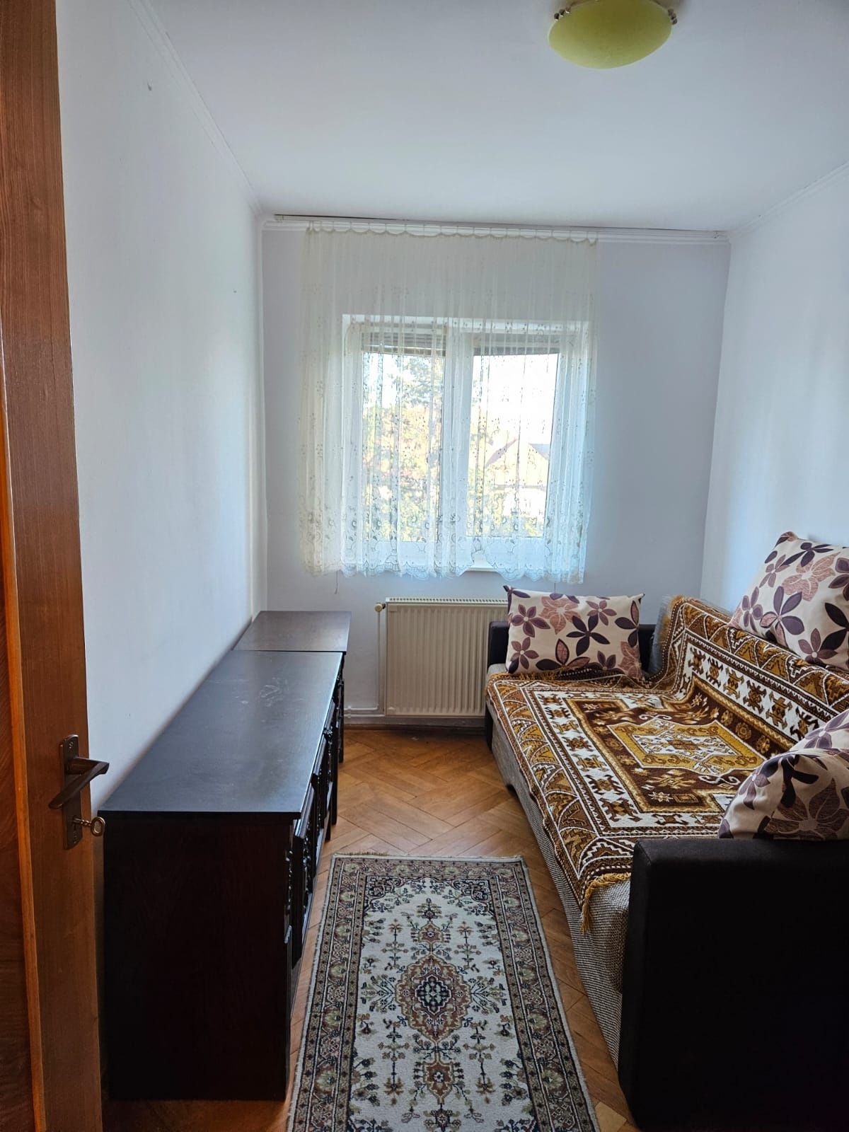 Închiriez apartament școală de inot