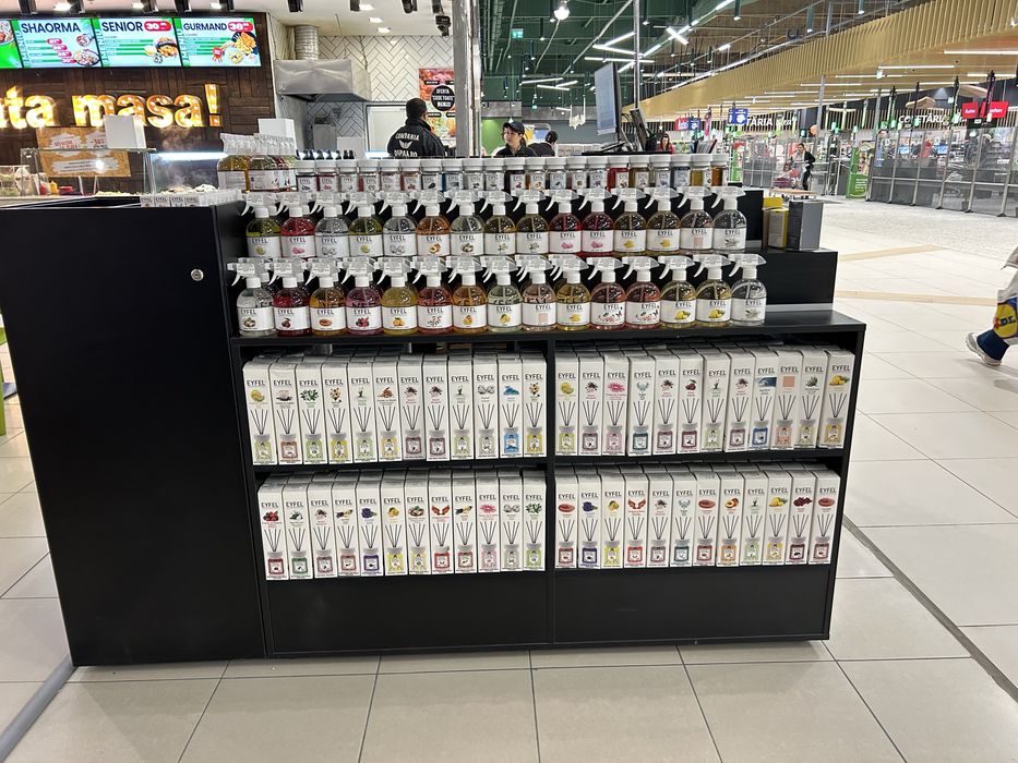 Vand sau inchiriez stand de parfumuri