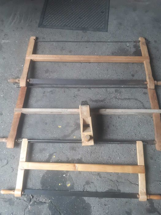 Ferastrau cu cadru de lemn