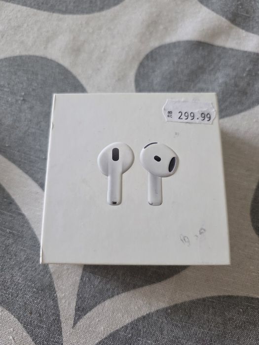 Apple AirPods 4 - нови