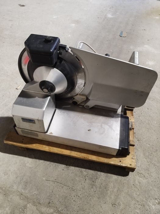 Професионална колбасорезачка,слайс машина трифазна