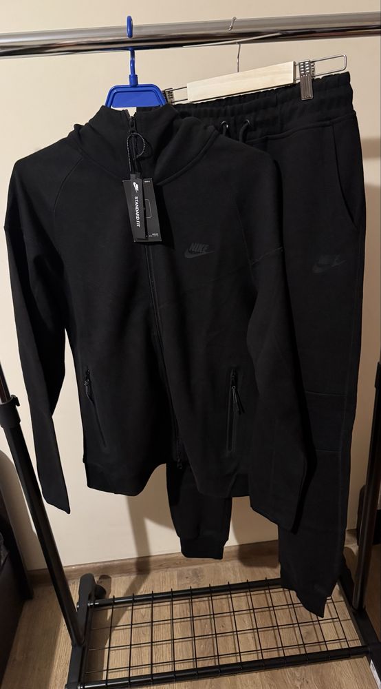 Nike tech fleece на 75 лв екипа