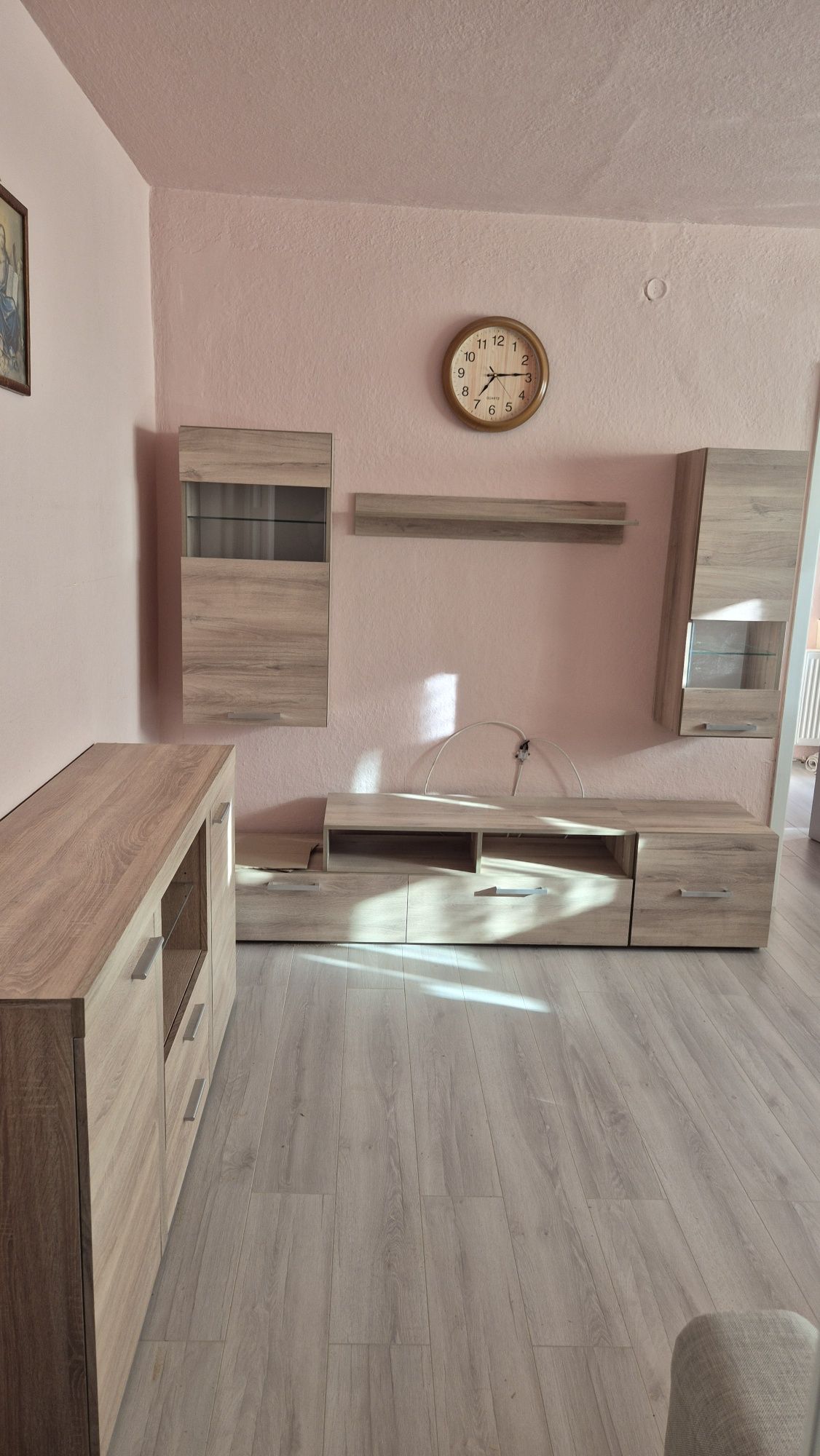 Montez mobilier,parchet,usi interior/exterior,foisoare,voliere.