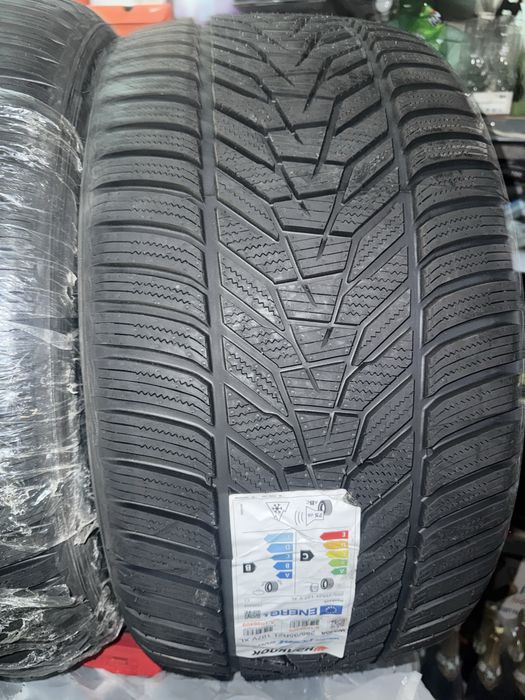 Перфектни гуми за зимата 295/35/21