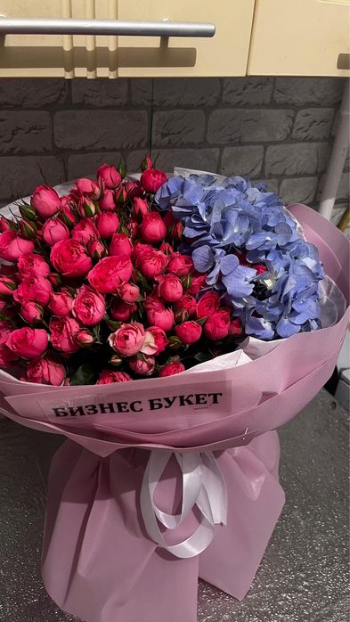 Цветы кустовые розы гортензия букет