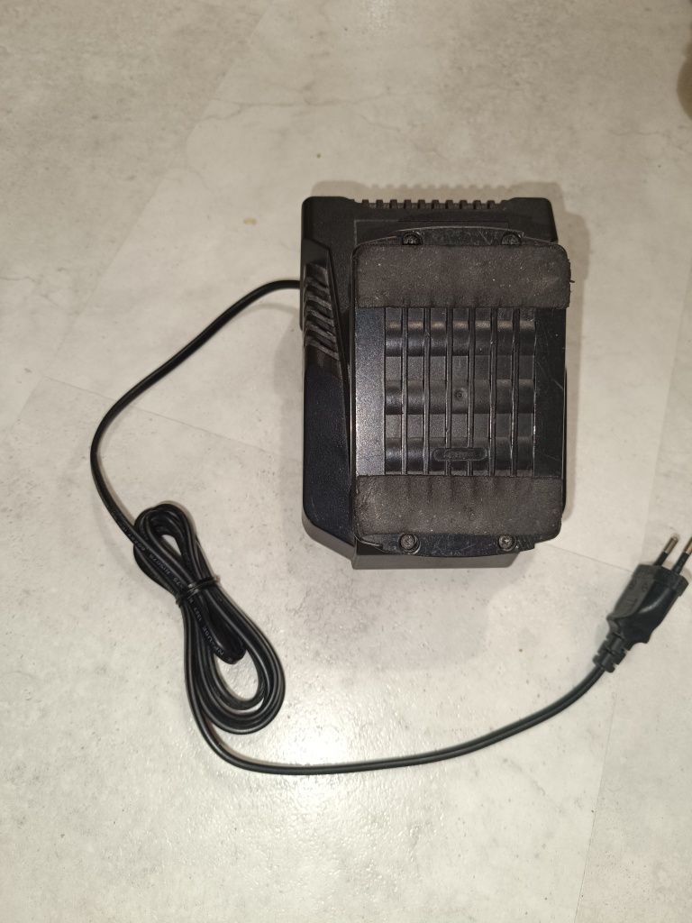 Продавам винтоверт WURTH BS 18-A Light MASTER със зарядно