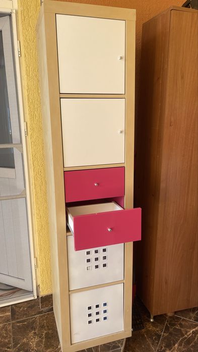 Etajere Ikea Kallax cu accesorii