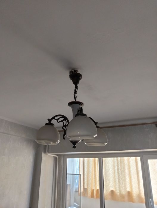 Продам люстру и настольную лампу