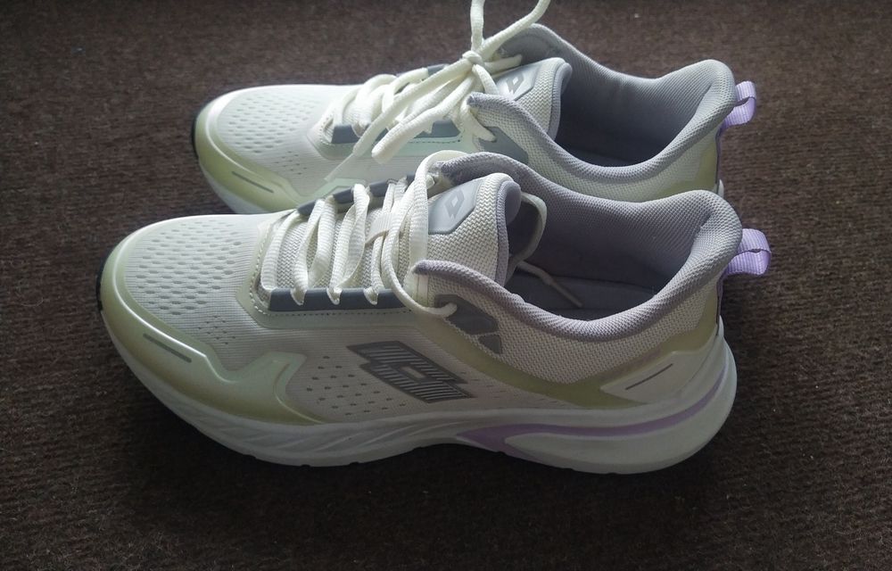 Кроссовки lotto.