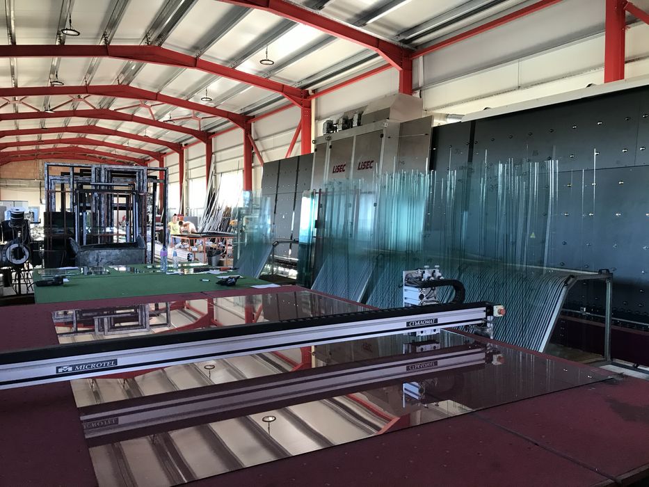 Cnc маса за рязане на стъкло