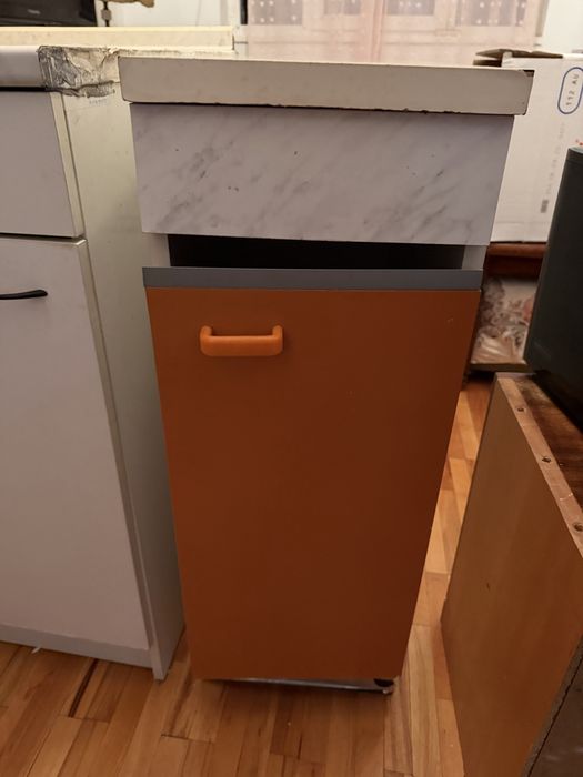 Два кухненски шкафа