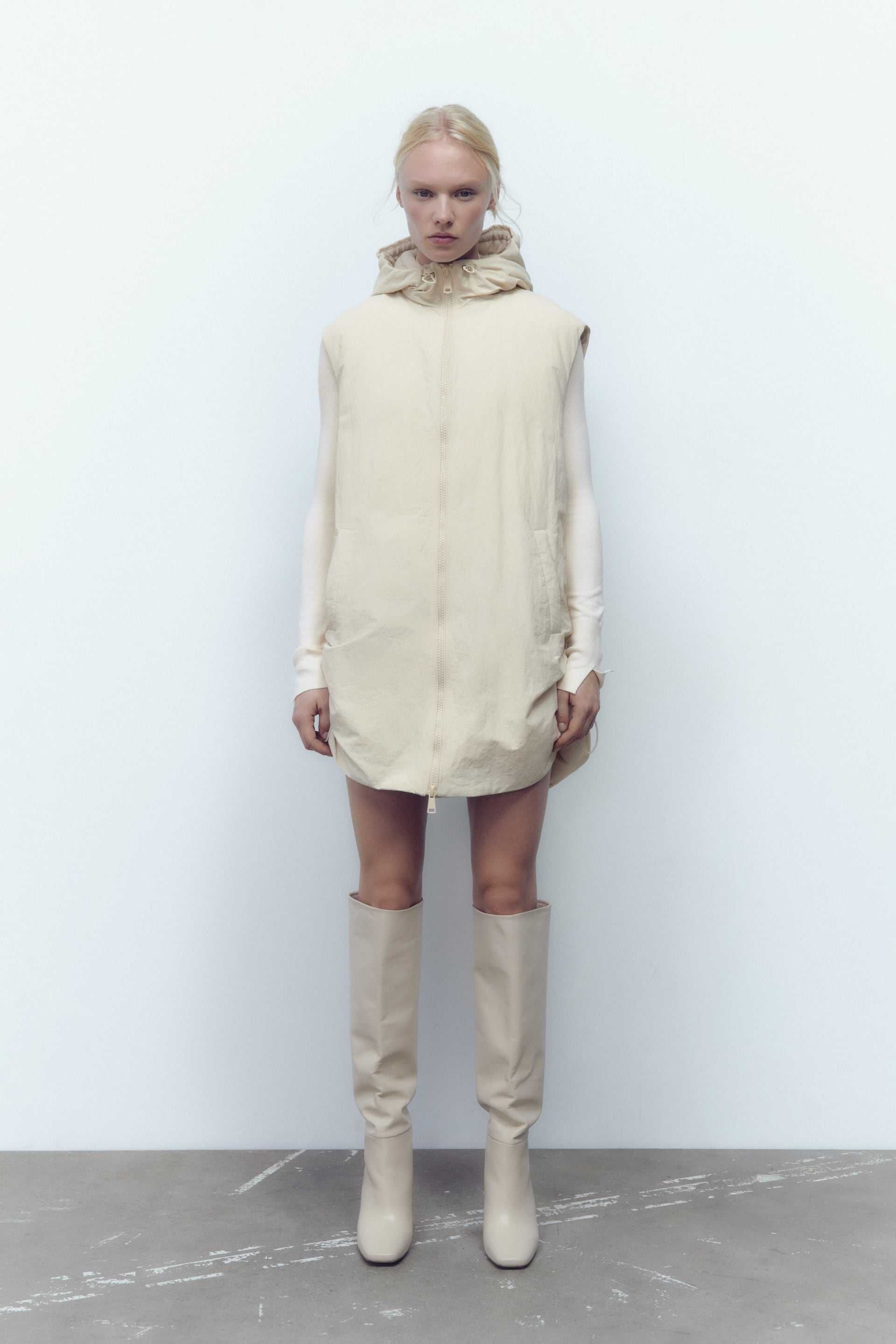 Zara непромокаем елек/грейка, размер S