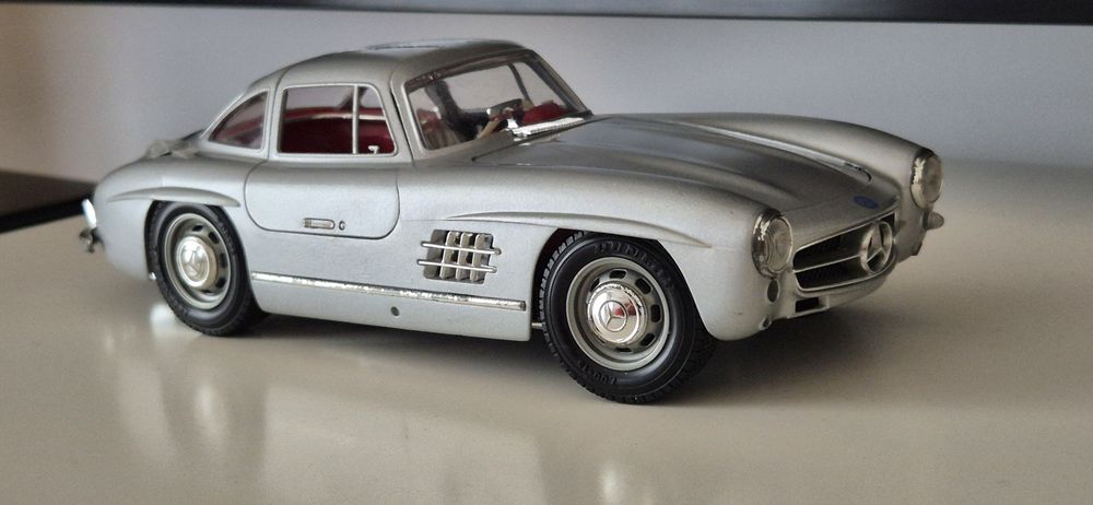 Macheta Mercedes 300 SL scara 1/18 Brurago metalica