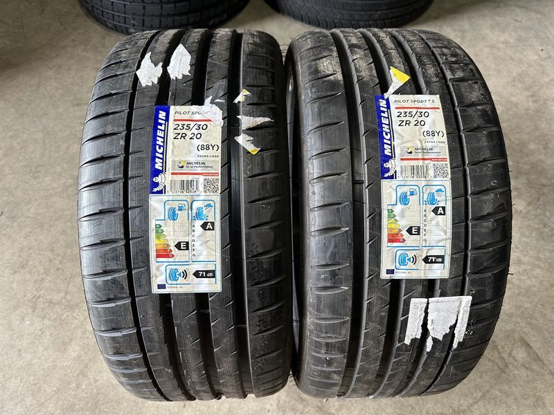 235/30/20 MICHELIN 2 броя