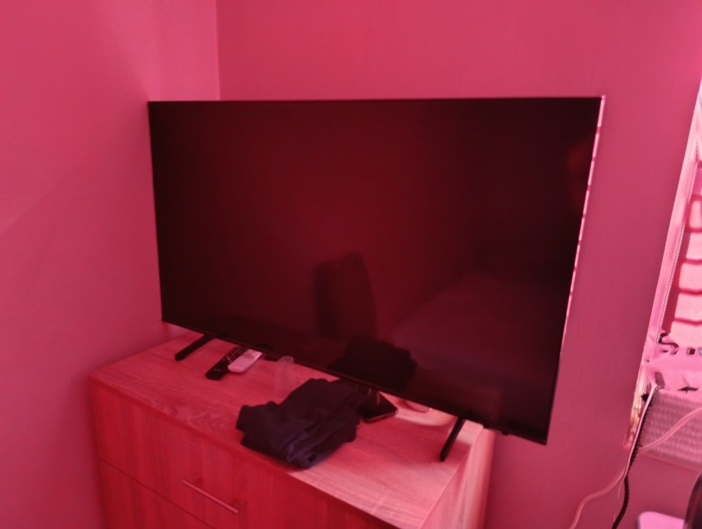 Продавам Samsung 43" QLED повредена матрица