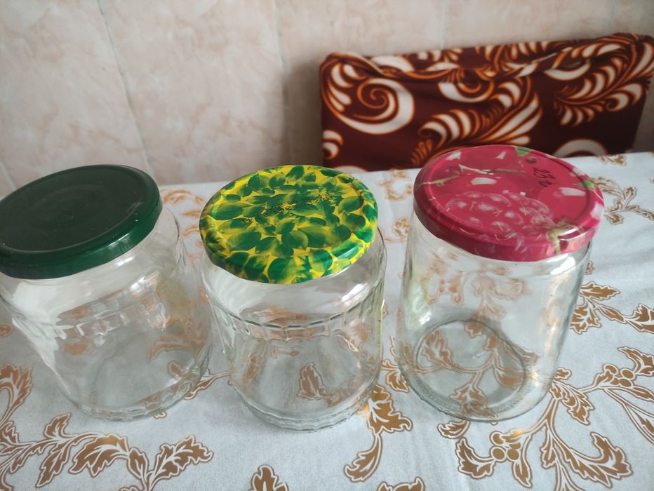 Продам банки по 100 тенге ,их 10 штук