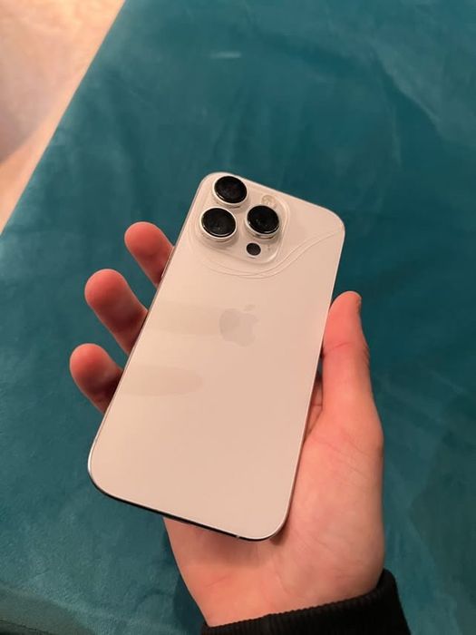 Vand iphone 16 pro 256 Gb alb