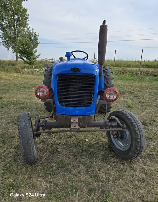 Tractor Landini 
Tractor Landini motor parkin 3 cilindri consum foart