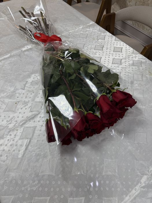 Букет роз метровых