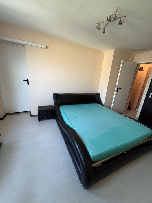 Легло с подматрачна рамка