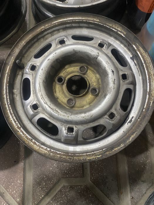 Есть диски от пассата б3 в оригинале