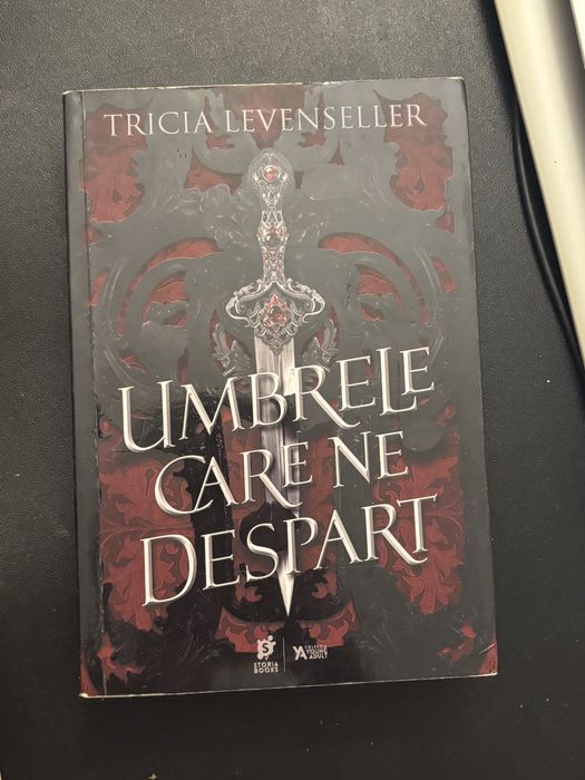 Carte “Umbrele care ne despart”