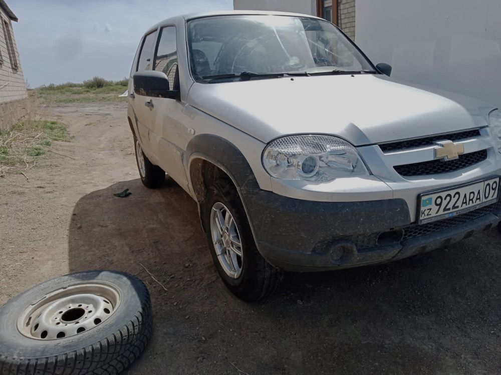 Chevrolet Niva 2013 год