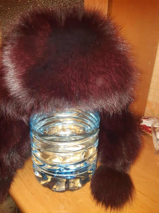 Кожанное зимнее пальто  и шапка