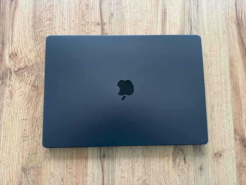 MacBook Pro 16" M4 PRO Chip 14-Core CPU/20-Core GPU/24GB RAM/512GB SSD