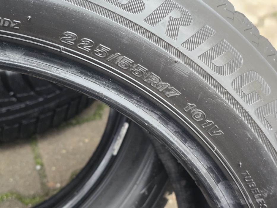 225 55 17 Bridgestone