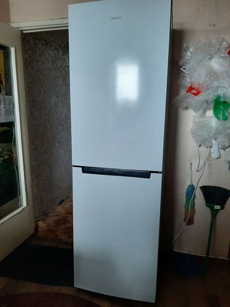 Продам холодильник Бирюса 840NF белый