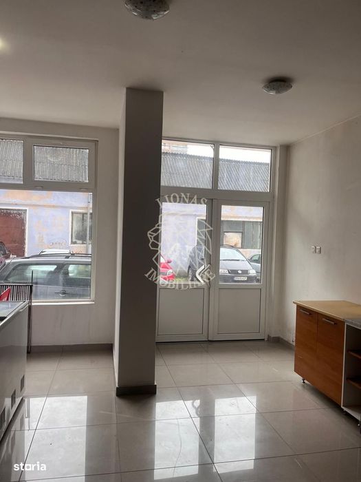 Spatiu comercial 53 mp-ideal magazin/birou-Zona Pompieri