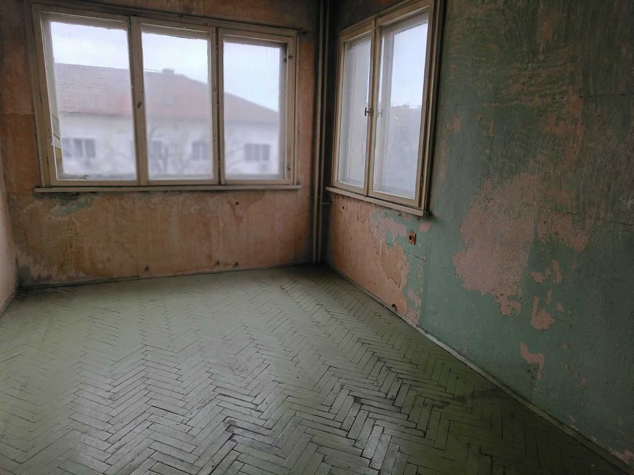 Продава се Двустаен апартамент в Казанлък - 67 кв.м за 1028 €/кв.м - Снимка #2