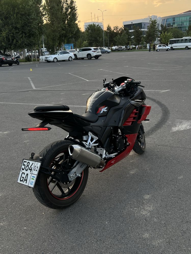 Duccasu FireFang 400 tali xitoy moto