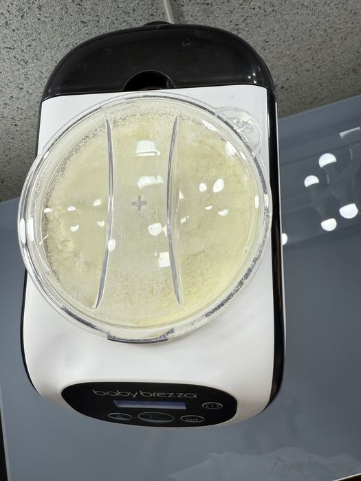 Уред за приготвяне на адаптирано мляко Baby Brezza Mini