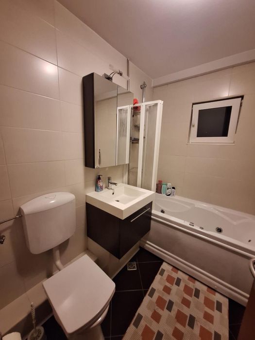 Camera de inchiriat- cautam colega