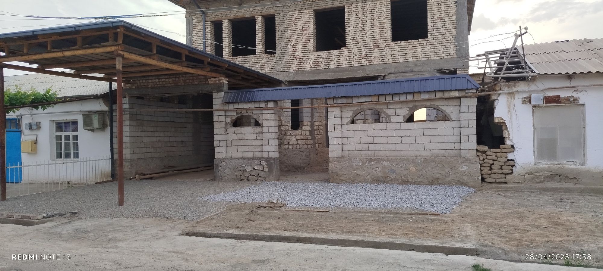 Karmana 2 qavatli uy